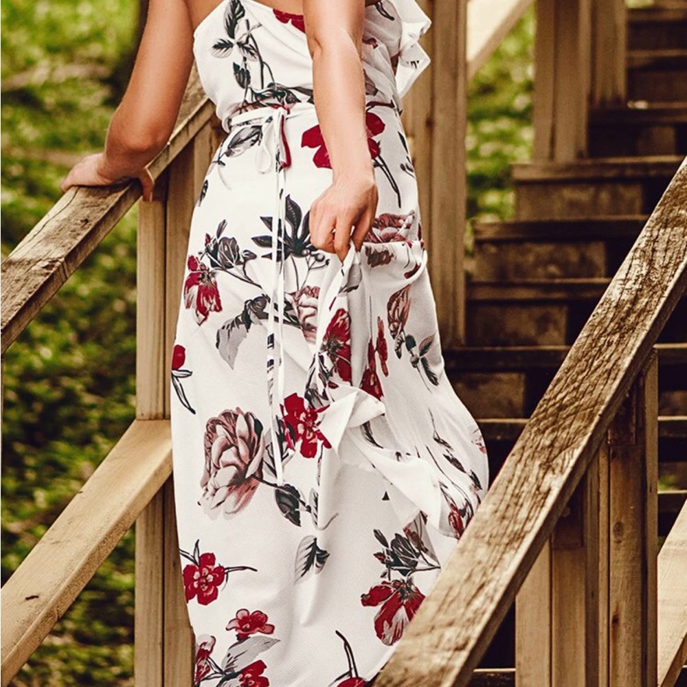 Beautiful CupShe sundress.  This dress is new with tags in a size large.